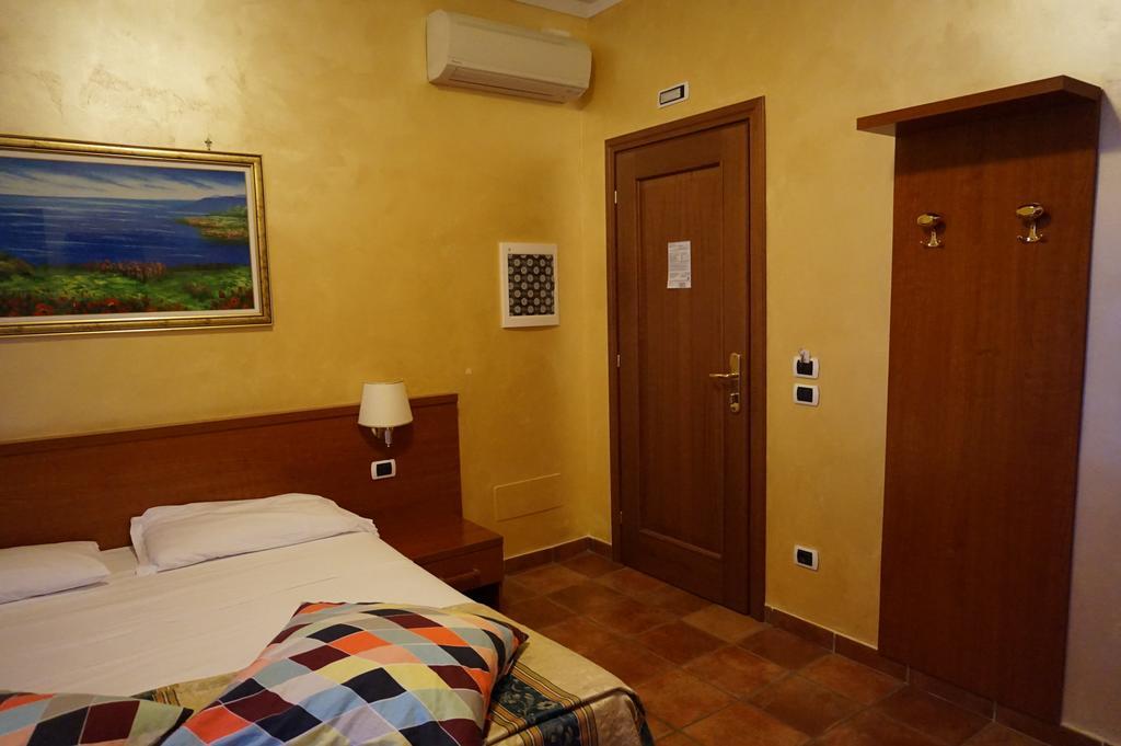 Hotel Maryelen Rome Room photo