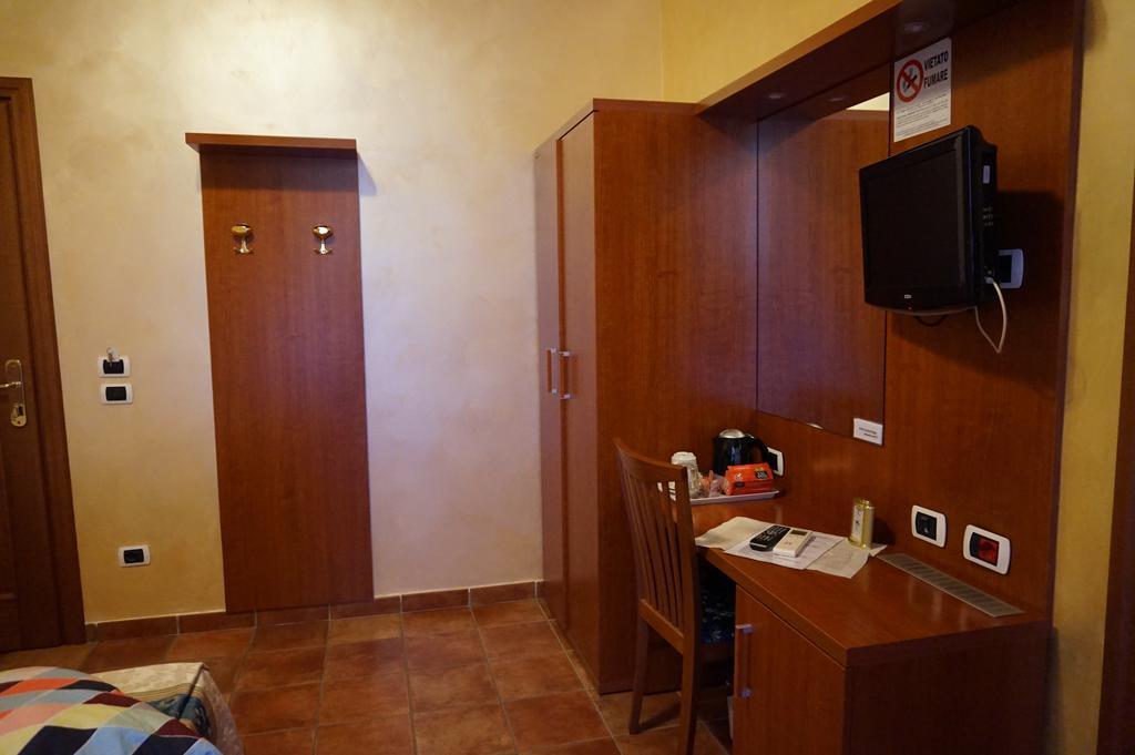Hotel Maryelen Rome Room photo